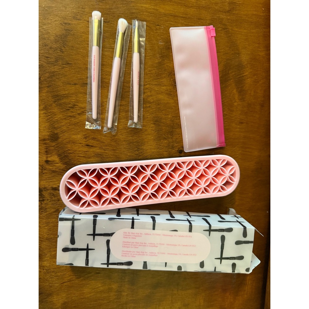 Makeup Brush Set 3pc‎ Eye Brushes with Silicone Organizer and Pouch New